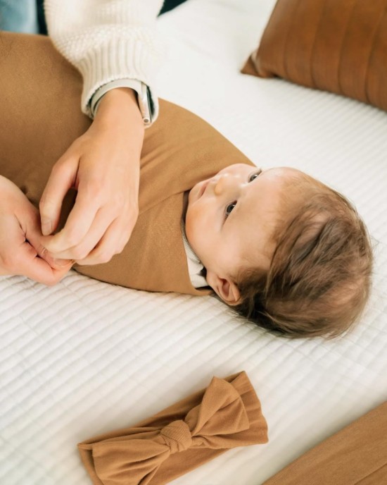 GRSSDER Newborn Swaddle Blanket, Ultra Soft Jersey Receiving Blanket with Matching Headband and Beanie Set 33×44", Stretchy Baby Neutral Swaddle Wrap for Girls and Boys